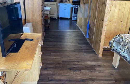 Creede Cabin | THE FRAN - WALK EVERYWHERE IN DOWNTOWN CREEDE! 1 bedroom, 1 bath (SLEEPS 2)