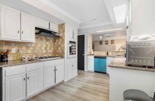 Meadows Place House | The French Garden Home 5BRs-amazing Pool-Patio-Game room-super location US69n
