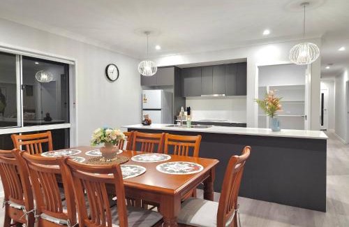 Park Ridge House | The Fresh Nest - Brand-New Home for Work & Rest