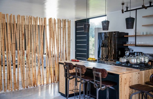 Carovigno Villa | The front door, located at the side of the central body of the villa, opens into the living room.