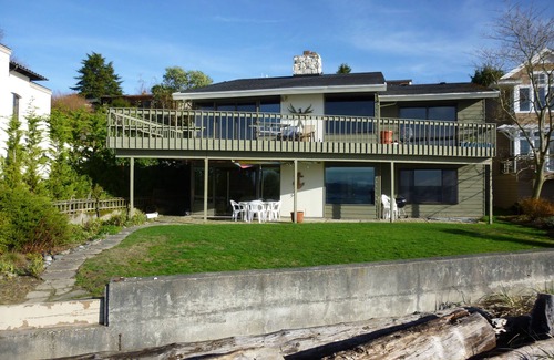 West Seattle Apartment | The front yard is a relaxing sandy beach in the Fauntleroy Cove