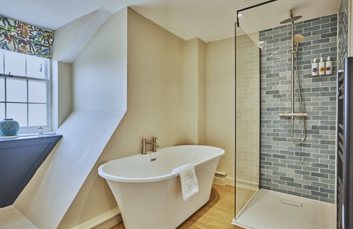 Rudge Bed & Breakfast | The Full Moon Inn
