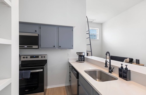 Old Town Alexandria Condo | The Gallery Unit 301