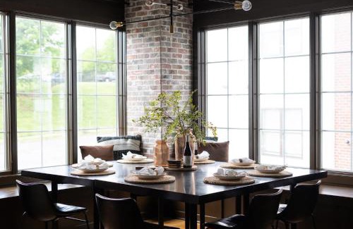 Edgehill House | The Gambler - Pool Table Plus Rooftop with Firepit
