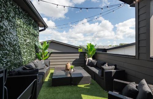 Edgehill House | The Gambler - Pool Table Plus Rooftop with Firepit