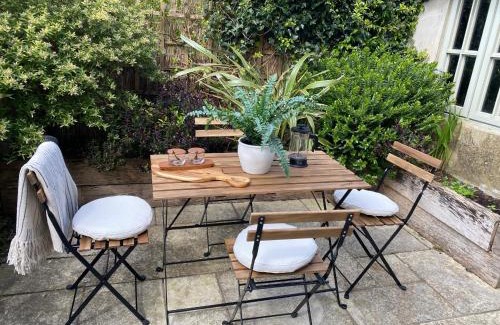 Leafield House | The Gamekeeper's Cottage - Stunning 2 Bed!