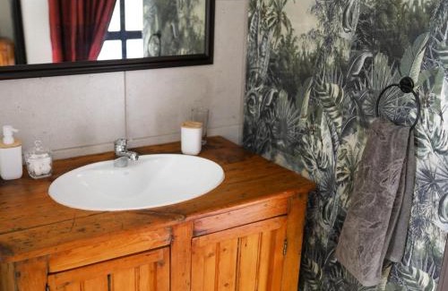 Loerieheuwel Hotel | The Gamtoos Ferry Hotel