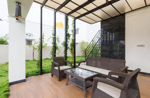 Hosur Apartment | The Garden Escape by StayJadePrivate PoolGarden