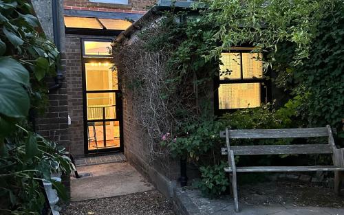Dorchester House | The Garden Flat