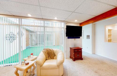 Downtown Anchorage Apartment | The Garden Suite on M Street