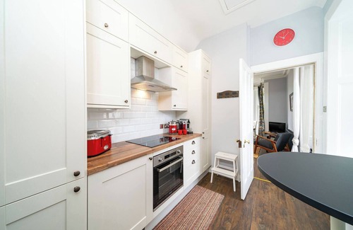 Dundee Ski Chalet | The Gate Lodge - Tradition mixed with Modern Desig