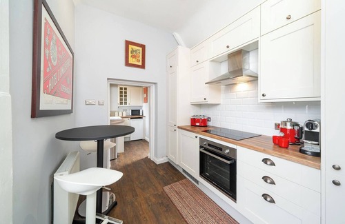 Dundee Ski Chalet | The Gate Lodge - Tradition mixed with Modern Desig