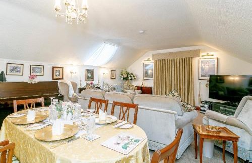 Dronfield House | The Gatehouse-Uk11836