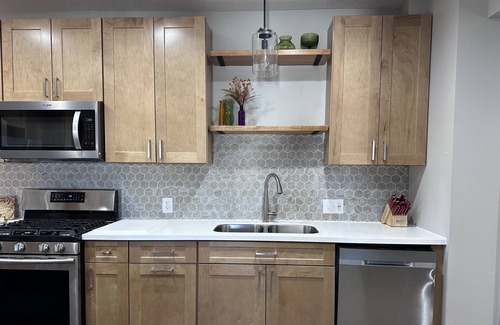Sugarcreek House | The Gathering Place on Maple has room for everyone! Spacious house -quiet town.