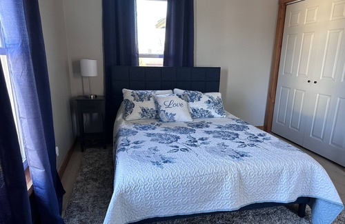 Sugarcreek House | The Gathering Place on Maple has room for everyone! Spacious house -quiet town.