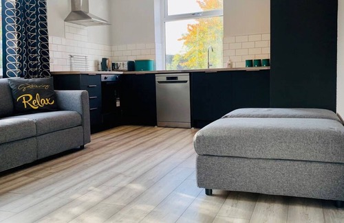 Trafford Apartment | The Gathering Sale - Sleeps Up To 22