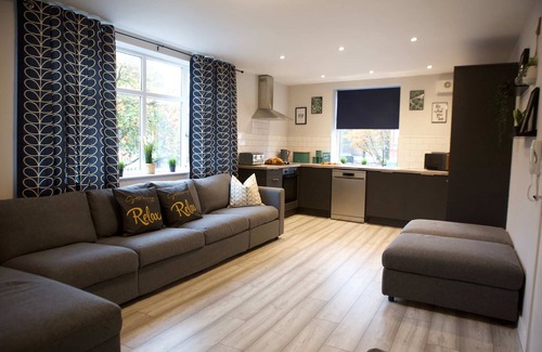 Trafford Apartment | The Gathering Sale - Sleeps Up To 22