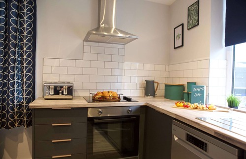 Trafford Apartment | The Gathering Sale - Sleeps Up To 22
