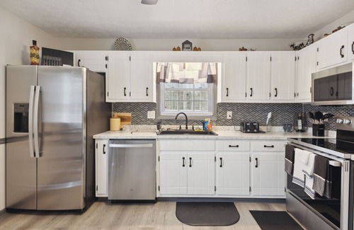 Jonesboro House | The Gem Of Jonesboro. Quiet Neighborhood, close to major Interstate & retailers.
