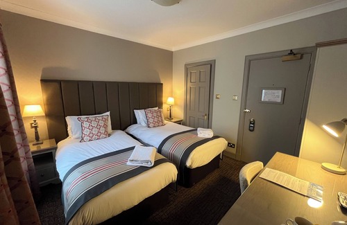 Central Aberdeen Hotel | The Globe Inn