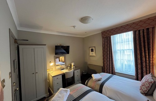 Central Aberdeen Hotel | The Globe Inn