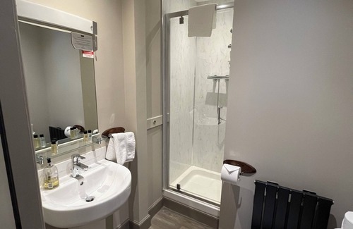 Central Aberdeen Hotel | The Globe Inn