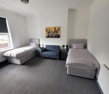 Widnes Apartment | The Goldmine Rooms