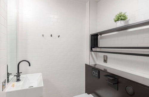 Covent Garden Apartment | The Good Vibes Parlor - Covent Garden - by Frankie Says