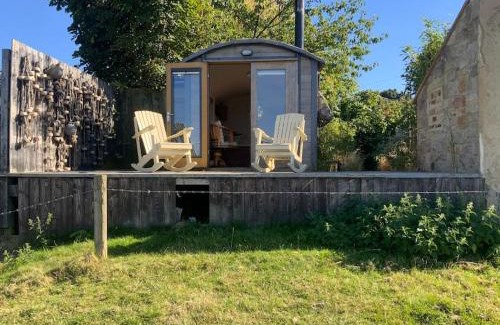 Lesbury Apartment | The Goods Wagon, private garden and stunning views
