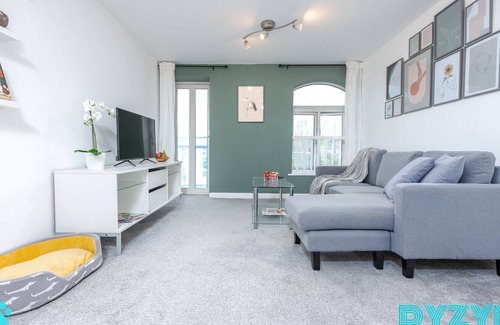 Atlantic Wharf Apartment | The Granary 1 - Margretian PlaceBath Tub - Parking & WiFi - City Center