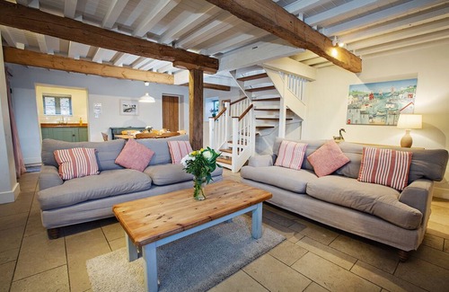 Holworth Cottage | The Granary, 550m from descent to Durdle Door! Shared additional facilities.