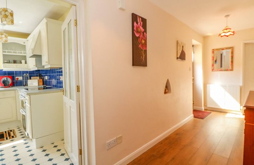 King's Lynn Cottage | THE GRANARY COTTAGE, family friendly, with a garden in Gayton