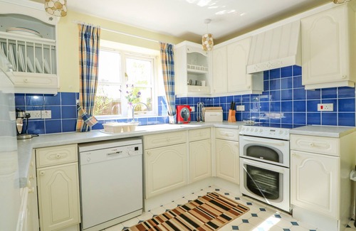 King's Lynn Cottage | THE GRANARY COTTAGE, family friendly, with a garden in Gayton