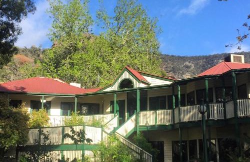 Halls Gap Hotel | The Grand Halls Gap