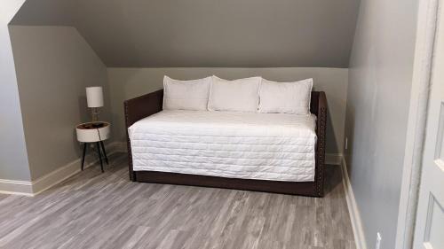East Orange House | The Grand Parkway is a unique getaway with charm!
