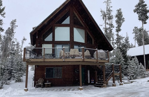 Grand Lake Cabin | 'The Grand Retreat' Exquisite Family Cabin