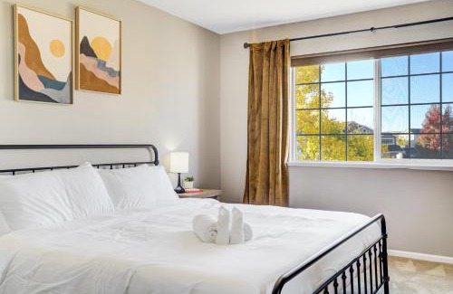 Peyton House | The Great Escape - 6BR, Gym, Hot Tub, Pets OK!