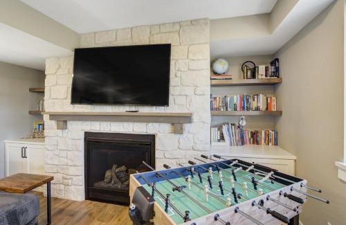 Peyton House | The Great Escape - 6BR, Gym, Hot Tub, Pets OK!