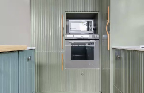 Leichhardt Apartment | The Green apartment-harbour/ANZAC bridge views