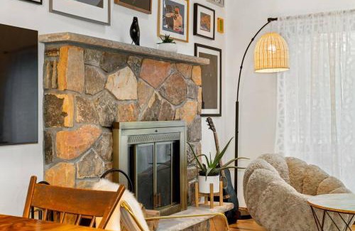 East Stroudsburg Ski Chalet | The Green Forest Retreat - Kayak, Hot Tub, Sauna