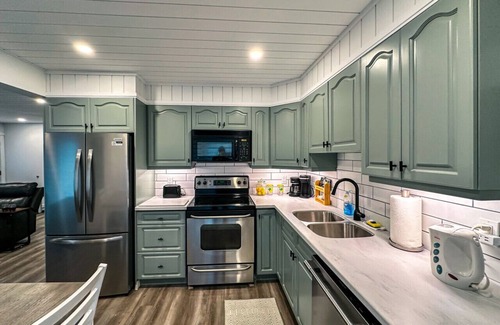 Collingwood House | The Greenview Retreat