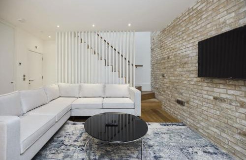 Peninsula Apartment | The Greenwich Balcony Home