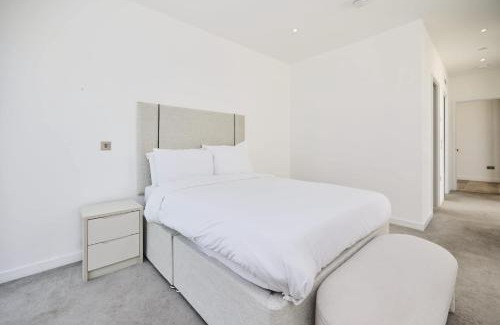 Peninsula Apartment | The Greenwich Balcony Home
