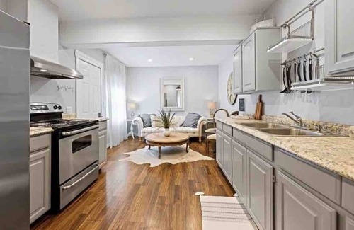 Vancouver Apartment | The Grey Getaway, a New, Quiet, One Bedroom Apartment!