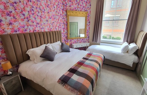 Vauxhall Bed & Breakfast | The Griffin Belle Hotel Vauxhall