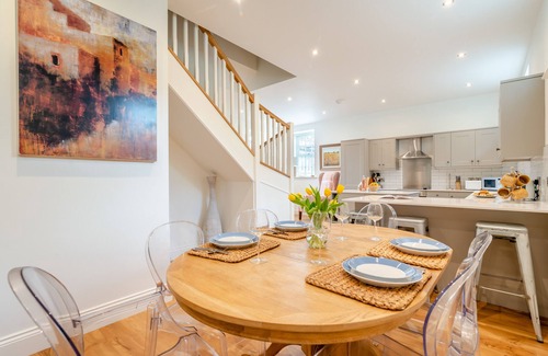 Clitheroe House | The Groomsmen - Three Bedroom House, Sleeps 6