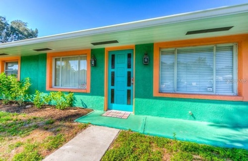 Whitney Beach Cottage | The "Grouper"