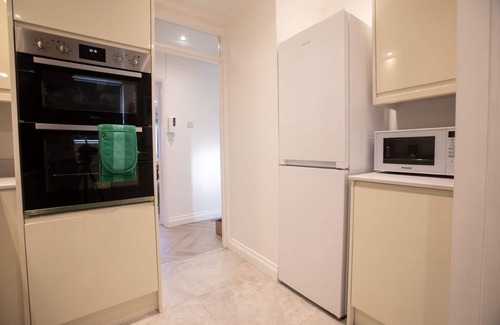 Plaistow and Sundridge Apartment | The Grove BR1, Spacious 2 Bedroom Flat Greater London