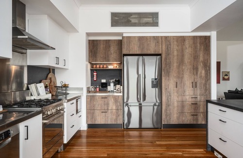 Porepunkah House | The Grove Estate - The pièce de resistance of this property is the view, be it the 360-degree views of the surrounding bush side, valley and the Region’s famous Mt Buffalo or perhaps the view of the spectacular and famous artwork showcased through th