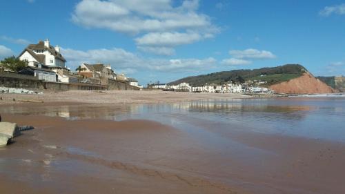 Sidmouth Bed & Breakfast | The Groveside Guest House